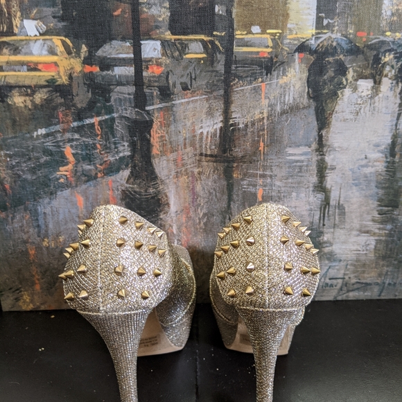 Spiked Stilettos - Picture 4 of 9